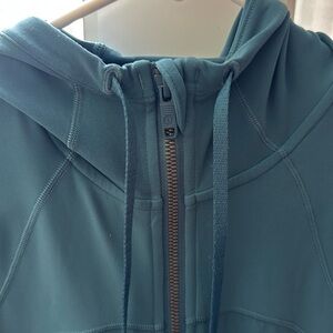 EUC- Lululemon Define hooded jacket. Teal. Size 8.